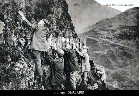 Arrampicatori (Abraham Brothers - George e Ashley), arrampicati vicino a Keswick, Lake District, Cumbria, Inghilterra. Registrarono le gesta di molti dei pionieri dell'arrampicata, in particolare Owen Glynne Jones, con il quale formarono una stretta collaborazione di arrampicata dal 1896 fino alla sua morte nel 1899. La maggior parte del loro lavoro è stato fatto tra il 1890 e il 1920 e costituisce una preziosa testimonianza dell'evoluzione delle prime arrampicate su roccia nell'English Lake District. Foto Stock