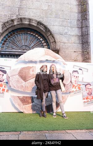 santiago, spagna, 29 settembre 2022, fotocall con, lucia garrido e la squadra tecnica al primo gioco, recita Foto Stock