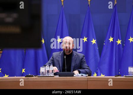 Bruxelles, Belgio. 11th Ott 2022. Il Presidente del Consiglio europeo Charles Michel partecipa alla riunione virtuale dei leader del Gruppo dei sette (G7) e dell'Ucraina tramite videoconferenza, a Bruxelles, in Belgio, martedì, ottobre. 11, 2022. Il presidente ucraino Volodymyr Zelensky ha chiesto ai leader del Gruppo dei sette (G7) paesi di un maggiore sostegno alle capacità di difesa aerea 'scudo aereo', mentre G7 ha promesso di continuare a sostenere Kyiv per 'finchè ci vuole'. Photo by European Union/UPI Credit: UPI/Alamy Live News Foto Stock