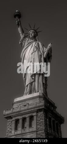 Simbolo di libertà. Statua della libertà sull'isola della libertà nella Grande Mela (New York). Foto Stock