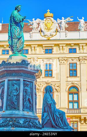 Il monumento a Kaiser-Franz-Denkmal (monumento Kaiser Franz i) nel cortile interno del Palazzo Hofburg, Vienna, Austria Foto Stock