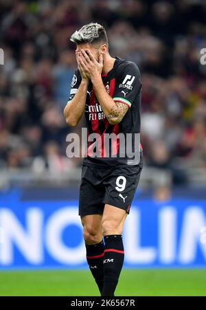 Milano, Italia. 11th Ott 2022. Olivier Giroud di AC Milan reagisce durante la partita di calcio UEFA Champions League Group e tra AC Milan e Chelsea FC a Milano il 11 ottobre 2022. Credit: Augusto Casasoli/Xinhua/Alamy Live News Foto Stock