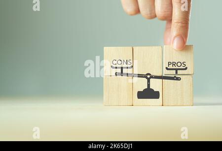Concetto di analisi quantitativa Pros e Cons. Concetto di vantaggi svantaggi nella pianificazione, valutazione e processo decisionale aziendale. Quantificazione op Foto Stock