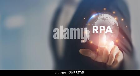 RPA concetto di tecnologia futuristica per l'automazione dei processi robotici. Processo di ottimizzazione nella tecnologia di innovazione industriale. Automazione intelligente dei sistemi Foto Stock