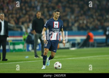 Parigi, Francia. 11th Ott 2022. Achraf Hakimi (PSG) Calcio : UEFA Champions League fase di gruppo Matchday 4 Gruppo H incontro tra Parigi Saint-Germain 1-1 SL benfica al Parc des Princes di Parigi, Francia . Credit: Mutsu Kawamori/AFLO/Alamy Live News Foto Stock