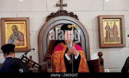 Smirne, Turchia, Turchia. 10th Ott 2022. Il Patriarca Ecumenico Bartolomeo i di Costantinopoli ha visitato la Chiesa di Hagia Fotini a Izmir, Turchia, su invito del Metropolita di Izmir Bartolomeo Samaras. Bartolomeo i officiò alla messa domenicale della chiesa e benedisse la comunità affollata, che comprendeva persone provenienti da Grecia, Turchia, Russia e Romania. Bartolomeo i è il leader spirituale dei cristiani ortodossi orientali di tutto il mondo. Dal 2 novembre 1991 è stato arcivescovo di Costantinopoli e patriarca ecumenico del 270th. Inoltre, la chiesa greca, che è l'unica ca Foto Stock