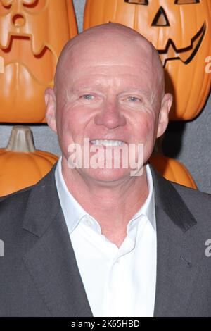 Hollywood, California, Stati Uniti. 11th ottobre 2022. James Jude Courtney alla 'Halloween ends' World Premiere tenutasi al TCL Chinese Theatre di Hollywood, CA, 11 ottobre 2022. Photo Credit: Joseph Martinez/PictureLux Credit: PictureLux/The Hollywood Archive/Alamy Live News Foto Stock