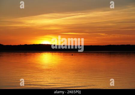 Tramonto al Mithower See a Mirow. Foto Stock