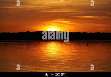 Tramonto al Mithower See a Mirow. Foto Stock