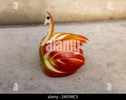 Decorazioni a forma di animale fatte di frutta Foto Stock