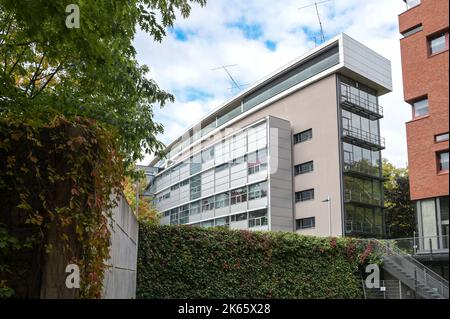 Lipsia, Germania. 11th Ott 2022. La costruzione dell'Istituto Max Planck per l'Antropologia evolutiva a Lipsia. Credit: Heiko Rebsch/dpa/Alamy Live News Foto Stock