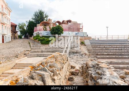 Nessebar, Bulgaria - 30 agosto 2016: Anfiteatro antico durante la ricostruzione. Si tratta di una delle attrazioni principali nella citta' vecchia di Nessebar Foto Stock