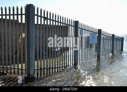 Piattaforma di cemento anti-pistola antiaereo di Hamble Common Beach crollata Foto Stock