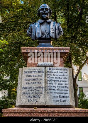 William Shakespeare Bust all'Aldermanbury Garden Love Lane nella City di Londra in un memoriale a John Heminges e Henry Condell, primi redattori della Folio. Foto Stock