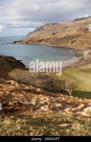 Penisola di Ardamurchan, Scozia. Pittoresca vista della costa di Ardamurchan a Camas nan Geall (Baia degli stranieri). Foto Stock