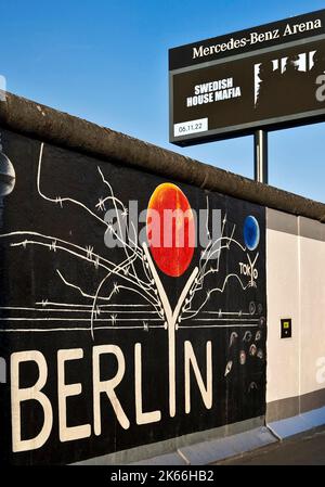 Murale Berlyn sul residuo del muro di Berlino, East Side Gallery, Germania, Berlino Foto Stock