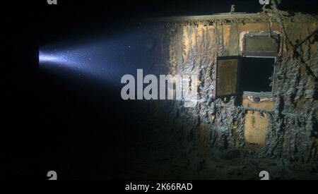 OPEN HATCH DI SUNKEN TITANIC, FANTASMI DELL'ABISSO, 2003 Foto Stock