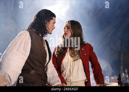 BLOOM, KNIGHTLEY, PIRATI DEI CARAIBI: LA MALEDIZIONE DELLA PERLA NERA, 2003 Foto Stock