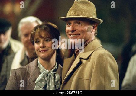 DEBRA WINGER, Ed Harris, RADIO, 2003 Foto Stock