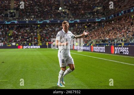 Varsavia, Polonia. 11th Ott 2022. Toni Kroos del Real Madrid in azione durante la partita di calcio della UEFA Champions League 2022/23 Group F tra Shakhtar Donetsk e il FC Real Madrid al Maresciallo Jozef Pilsudski Legia Warsaw Municipal Stadium. Punteggio finale; Shakhtar Donetsk 1:1 Real Madrid. (Foto di Attila Husejnow/SOPA Images/Sipa USA) Credit: Sipa USA/Alamy Live News Foto Stock