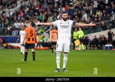 Varsavia, Polonia. 11th Ott 2022. Karim Benzema del Real Madrid gesti durante la partita di calcio della UEFA Champions League 2022/23 Group F tra Shakhtar Donetsk e il FC Real Madrid al Maresciallo Jozef Pilsudski Legia Warsaw Municipal Stadium. Punteggio finale; Shakhtar Donetsk 1:1 Real Madrid. (Foto di Attila Husejnow/SOPA Images/Sipa USA) Credit: Sipa USA/Alamy Live News Foto Stock