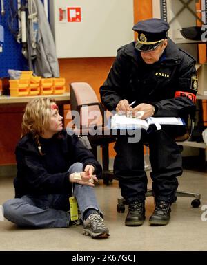 Esercizio di emergenza presso Bofors Underwater Systems, Motala, Svezia, con servizio di soccorso, personale di ambulanza e authoritys di polizia in loco. Foto Stock