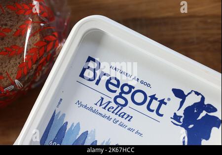 Il prezzo di una confezione di Bregott è aumentato in media nei negozi svedesi dalla fine dell'anno di oltre il 30 per cento, in parte a causa dell'aumento dell'inflazione. Il contesto è, tra l'altro, che i costi degli agricoltori, come il gasolio, sono aumentati in modo drastico. Foto Stock