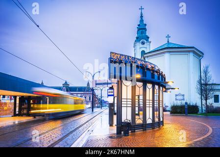 Oradea, Transilvania con stazione del tram in Union Square città in Romania Foto Stock