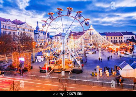 Cluj Napoca, Romania - Dicembre 2021. Mercatino di Natale e fiera delle fiabe invernali in Transilvania, Europa orientale. Foto Stock