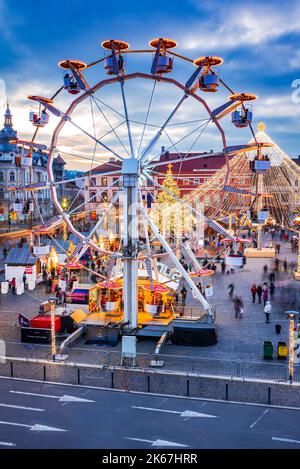 Cluj Napoca, Romania - Dicembre 2021. Mercatino di Natale e fiera delle fiabe invernali in Transilvania, Europa orientale. Foto Stock