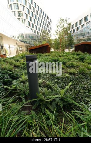 Bruxelles, Brabant , Belgio 09 30 2022 : chiudere il nuovo edificio della sede belga di Beobank presso il complesso Quatuor Bruxelles Foto Stock