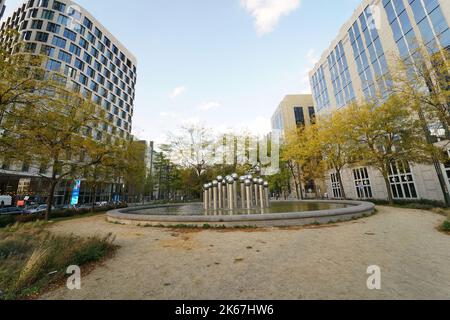 Bruxelles, Brabant , Belgio 09 30 2022 : chiudere il nuovo edificio della sede belga di Beobank presso il complesso Quatuor Bruxelles Foto Stock