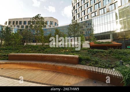 Bruxelles, Brabant , Belgio 09 30 2022 : chiudere il nuovo edificio della sede belga di Beobank presso il complesso Quatuor Bruxelles Foto Stock