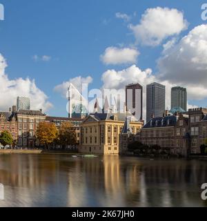 Il Mauritshuis e il Binnenhof a hofvijver, l'Aia, Paesi Bassi Foto Stock