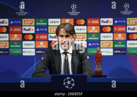 Barcellona, Spagna. 11th Ott 2022. Spagna, Barcellona, ottobre 11 2022: Simone Inzaghi (fc Inter manager) durante la conferenza stampa FC BARCELONA vs FC INTER, UCL 2022-2023 Gruppo C matchday4 a Camp Nou (Foto di Fabrizio Andrea Bertani/Pacific Press/Sipa USA) Credit: Sipa USA/Alamy Live News Foto Stock