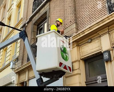 L'immagine mostra una visita all'installazione di fibre ottiche effettuata da Proximus, nella regione di Bruxelles, a Ixelles-Elsene, mercoledì 12 ottobre 2022. FOTO DI BELGA JUAN GODBILLE Foto Stock