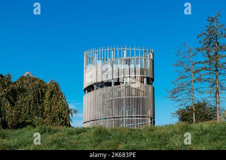 Torre di osservazione sul bordo del Tidepolder nella riserva naturale Lune Plate vicino a Bremerhaven Foto Stock