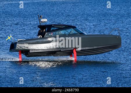 STOCCOLMA 20222012 la regina olandese Máxima e il re Willem-Alexander insieme alla regina svedese Silvia e al re Carl Gustaf fanno un giro con l'elettricità Foto Stock