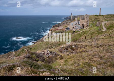 levant tempo miniera sulla costa di st just cornovaglia in estate non persone Foto Stock