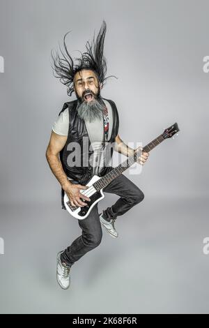 il bassista elettrico salta, ripresa in studio Foto Stock