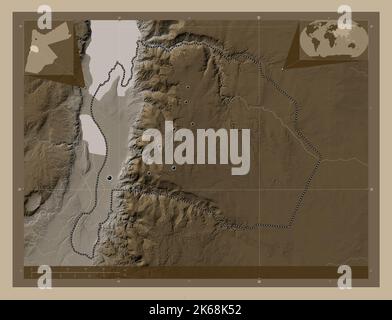 Karak, provincia di Giordania. Mappa dell'altitudine colorata in tonalità seppia con laghi e fiumi. Posizioni delle principali città della regione. Posizione ausiliaria d'angolo Foto Stock