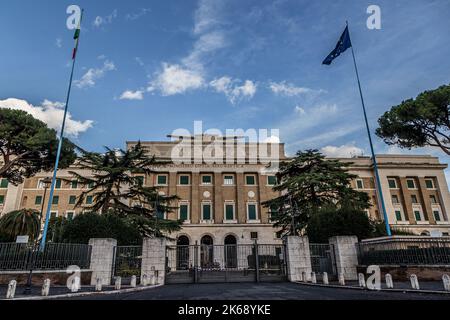 ROMA, ITALIA - 07 DICEMBRE 2019: Vista frontale sul Ministero della Difesa Aeronautica (Palazzo dell'Aeronautica), Roma, Italia. Foto Stock