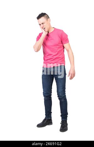 Maschio che soffre di mal di denti con gli occhi chiusi Foto Stock
