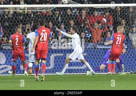 Pilsen, Repubblica Ceca. 12th Ott 2022. Thomas Muller del Bayern segna durante il Viktoria Plzen vs Bayern Monaco di Baviera gruppo C di calcio Champions' League partita a Pilsen, Repubblica Ceca, 12 ottobre 2022. Credit: Miroslav Chaloupka/CTK Photo/Alamy Live News Foto Stock