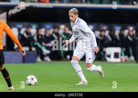 Varsavia, Polonia. 11th Ott 2022. Federico „fede” Valverde del Real Madrid in azione durante la partita della UEFA Champions League Group Stage tra il FC Shakhtar Donetsk e il Real Madrid al Maresciallo Jozef Pilsudski Legia Warsaw Municipal Stadium. Punteggio finale; FC Shakhtar Donetsk 1:1 Real Madrid. Credit: SOPA Images Limited/Alamy Live News Foto Stock