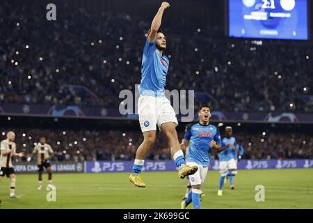 Napoli, Italia. 12th Ott 2022. NAPOLI - Khvicha Kvaratskhelia of SSC Napoli festeggia il 3-1 durante la UEFA Champions League Group Una partita tra SSC Napoli e Ajax Amsterdam allo Stadio Diego Armando Maradona il 12 ottobre 2022 a Napoli. ANP MAURICE VAN STEEN Credit: ANP/Alamy Live News Foto Stock