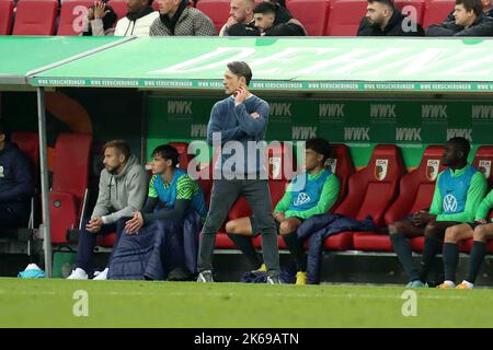 Augsburg, Germania. 08th Ott, 2022. Primo : 8th Ottobre 2022, calcio, campionato 1st, 1st Bundesliga, stagione 2022/2023, 9th:00 matchday FC Augsburg - VfL Wolfsburg allenatore Niko Kovac, VfL Wolfsburg, Wolfsburg, intera figura, credito: dpa/Alamy Live News Foto Stock