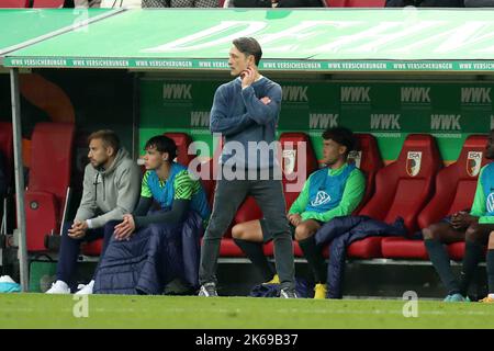 Augsburg, Germania. 08th Ott, 2022. Primo : 8th Ottobre 2022, calcio, campionato 1st, 1st Bundesliga, stagione 2022/2023, 9th:00 matchday FC Augsburg - VfL Wolfsburg allenatore Niko Kovac, VfL Wolfsburg, Wolfsburg, intera figura, credito: dpa/Alamy Live News Foto Stock