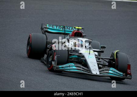 Singapore, Singapore. 08th Ott 2022. 8th ottobre 2022, circuito di Marina Bay Street, Singapore, FORMULA 1 SINGAPORE AIRLINES GRAN PREMIO DI SINGAPORE 2022, nella foto si trova Lewis Hamilton (GBR), Mercedes-AMG Petronas Formula One Team Credit: dpa/Alamy Live News Foto Stock