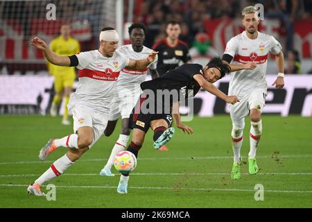 Stoccarda, Germania. 09th Ott 2022. Genki HARAGUCHI (Union Berlin), azione, duelli contro Waldemar ANTON (VFB Stuttgart), calcio 1st Bundesliga stagione 2022/2023, 9th matchday, matchday09, VFB Stuttgart-1st Union Berlin 0-1, il 9th ottobre 2022, Mercedes Benz Arena Stuttgart ? Credit: dpa/Alamy Live News Foto Stock